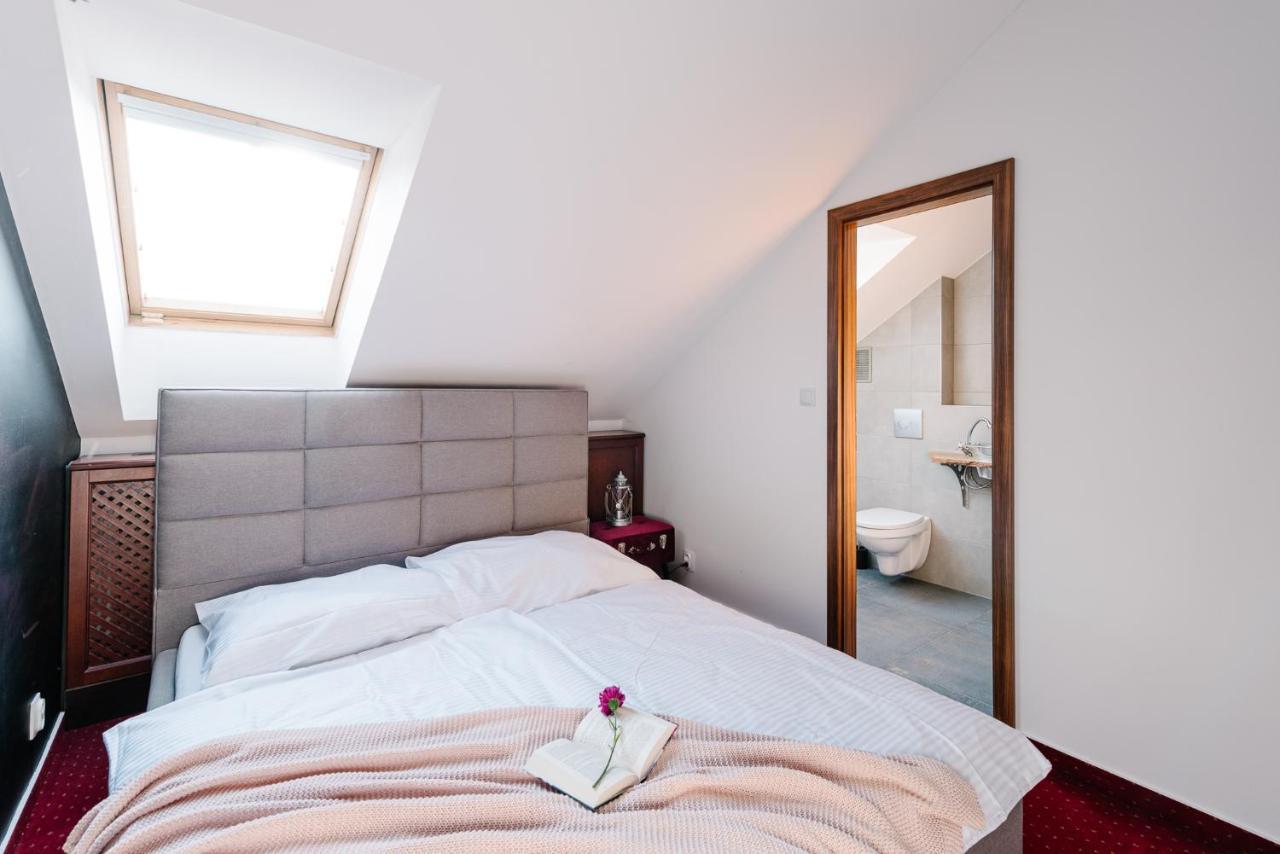 Petra Inn Apartments In Historical Palace Bratislava Eksteriør bilde