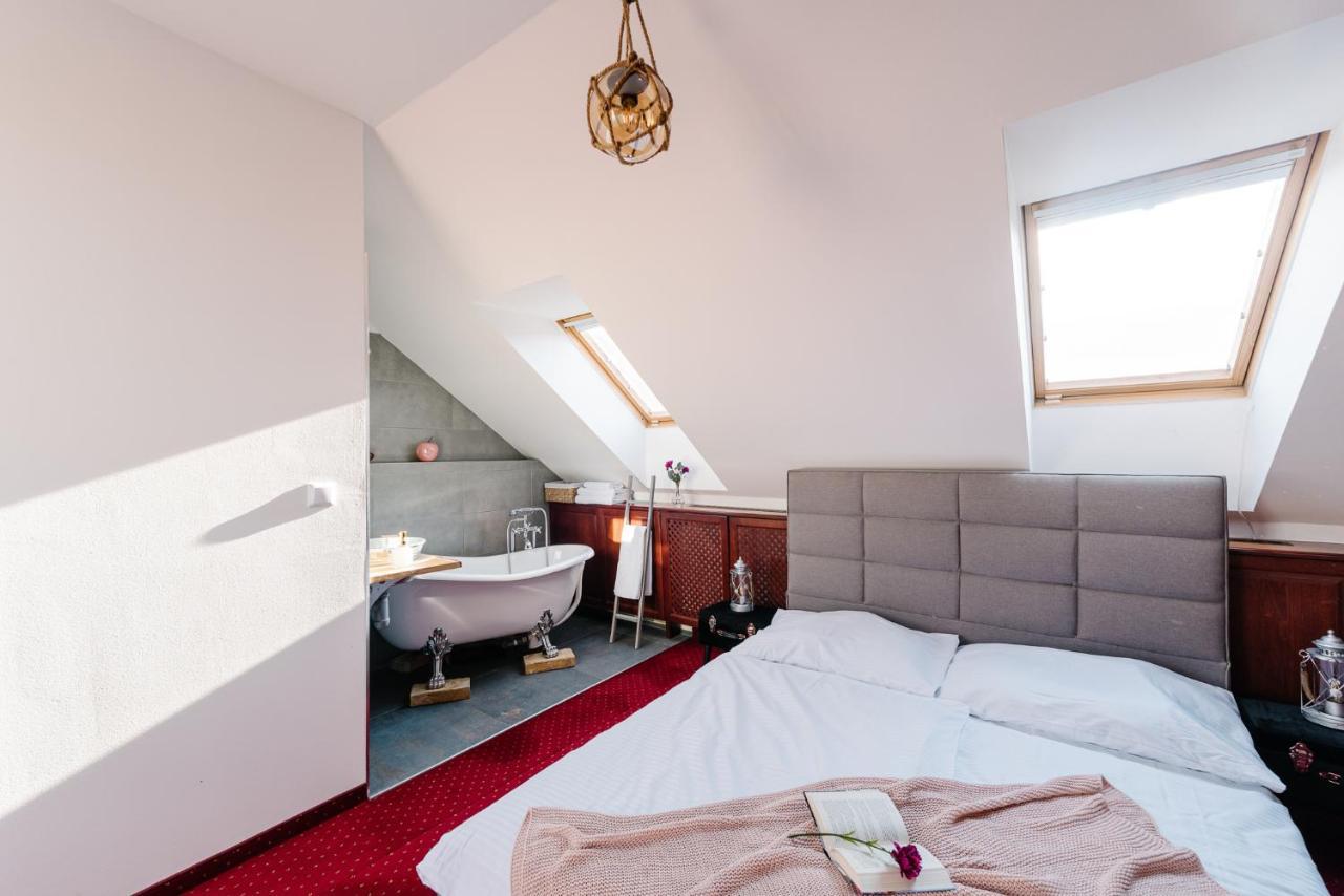 Petra Inn Apartments In Historical Palace Bratislava Eksteriør bilde