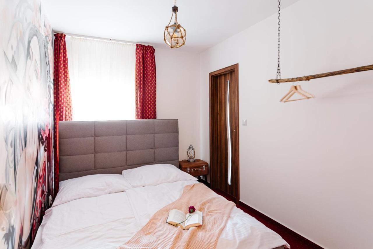 Petra Inn Apartments In Historical Palace Bratislava Eksteriør bilde